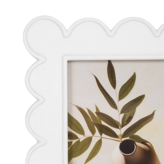 White Decorative Scalloped Edge Photo Frame